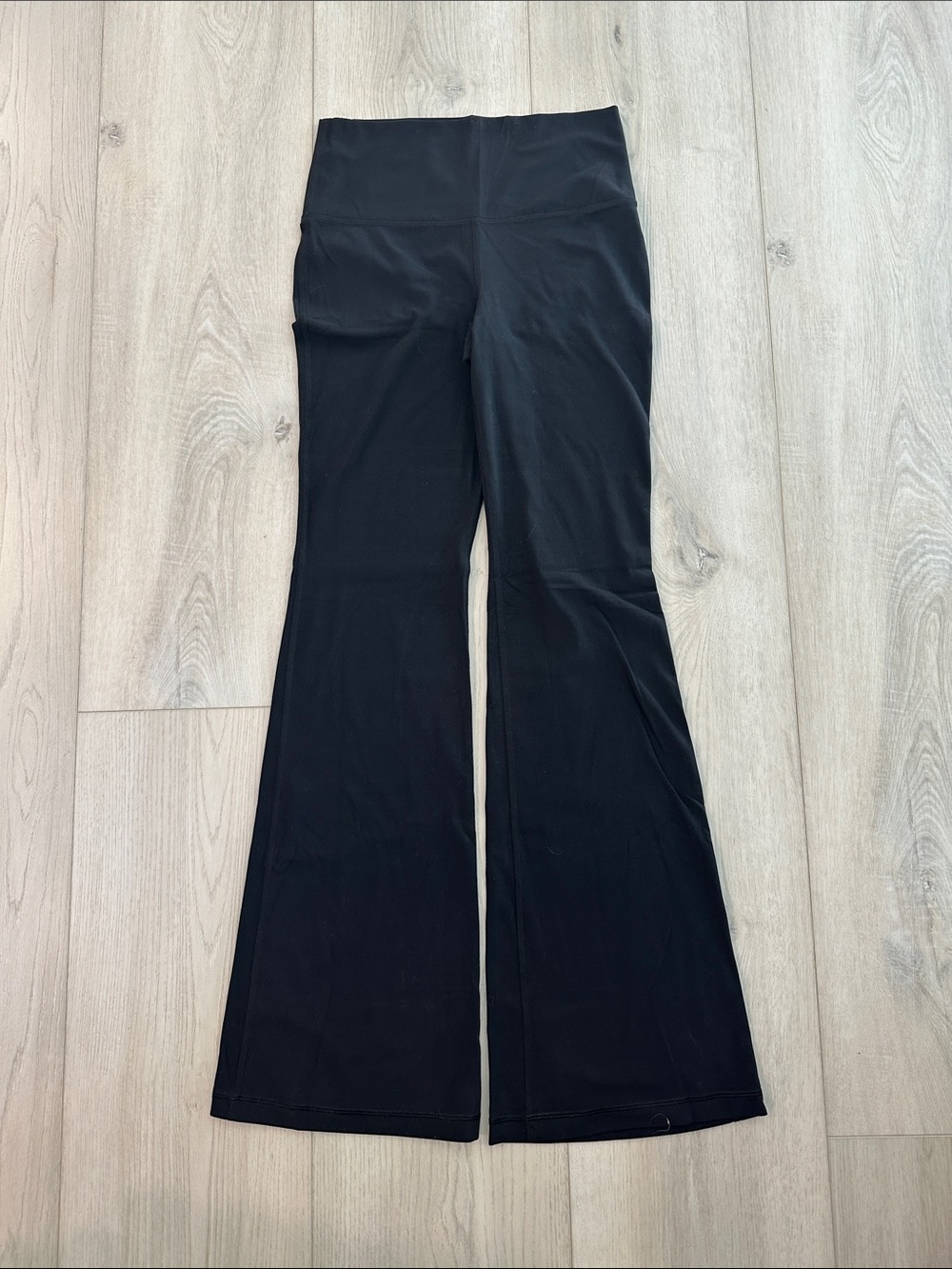 Aritzia TNA TnAction Black Flare Yoga Pants Size Medium